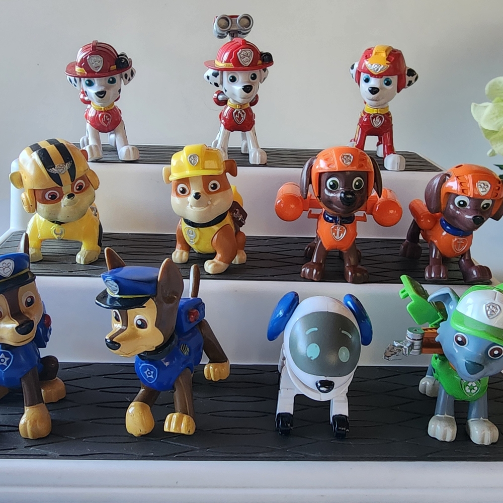 11 Pieces, Paw Patrol Rescue Team Action Figures - Red, Blue, Green. - Picture 15 of 15
